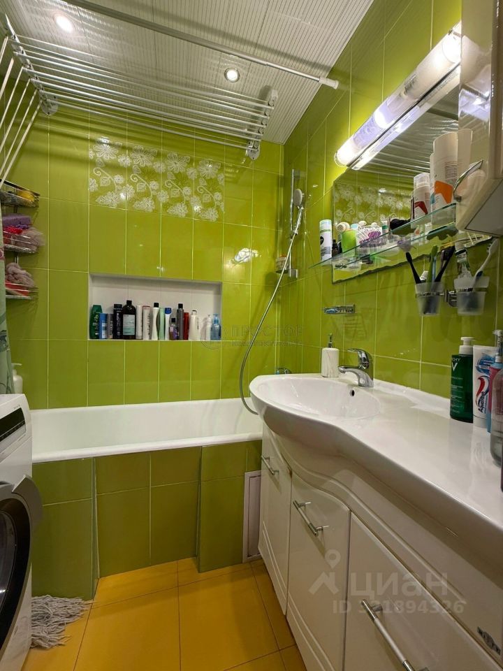 Продажа 2-комн квартиры на вторичном рынке улица Маршала Захарова, 10К2