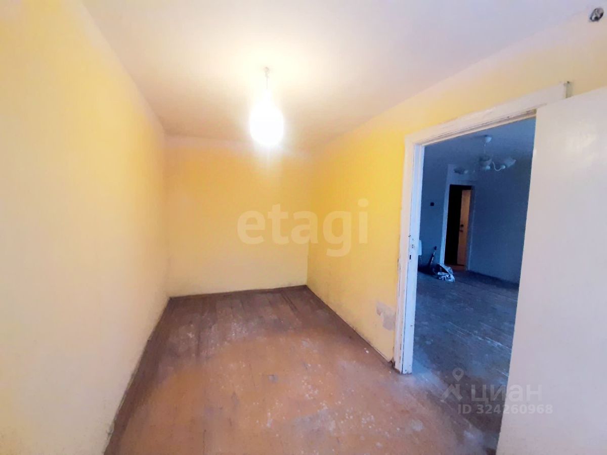 Продажа 2-комн квартиры на вторичном рынке Кириши, улица Мира, 11