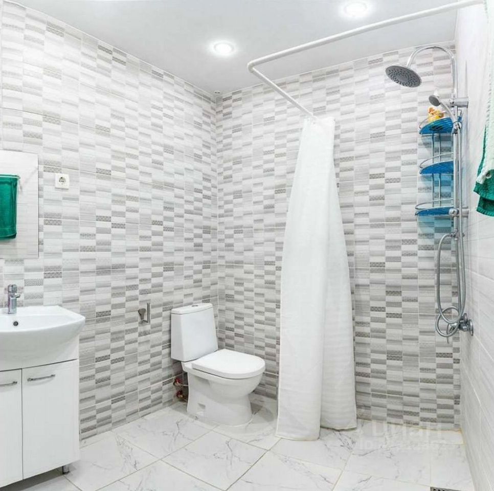 Продажа 4-комн квартиры на вторичном рынке Невский проспект, 156