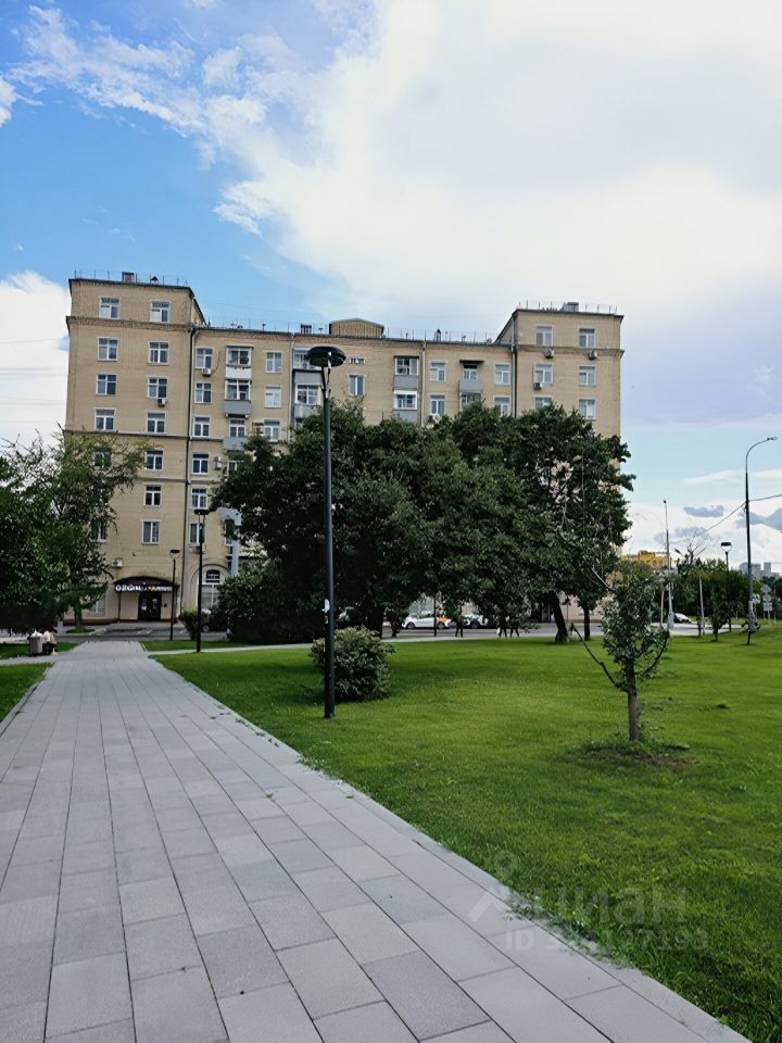 Продажа 2-комн квартиры на вторичном рынке улица Лобанова, 2/21