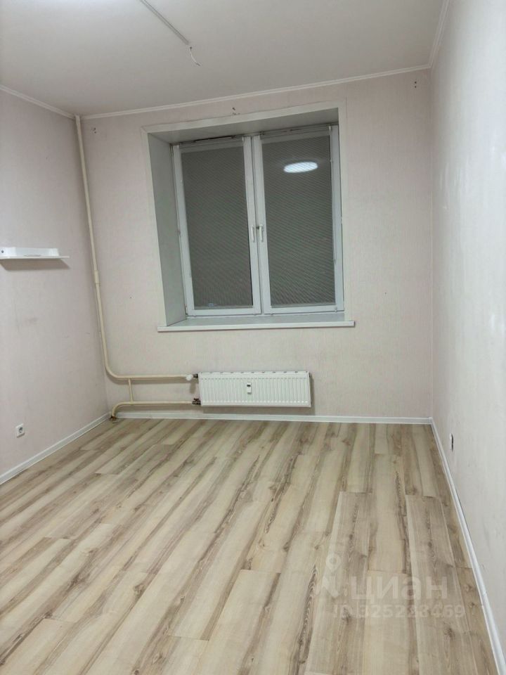 Продажа 3-комн квартиры на вторичном рынке Мирный пгт, улица Свободы, 9