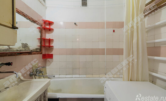 Продажа 3-комн квартиры на вторичном рынке ул Наличная,  д. 36,  к. 7