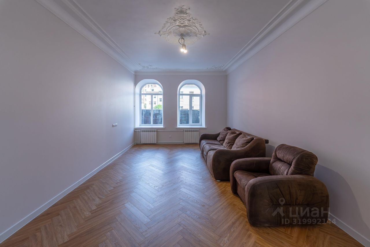 Продажа 2-комн квартиры на вторичном рынке 15-я Васильевского острова линия, 70