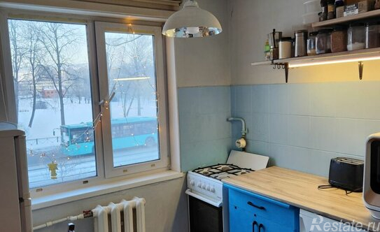 Продажа 2-комн квартиры на вторичном рынке Школьная улица,  д. 11