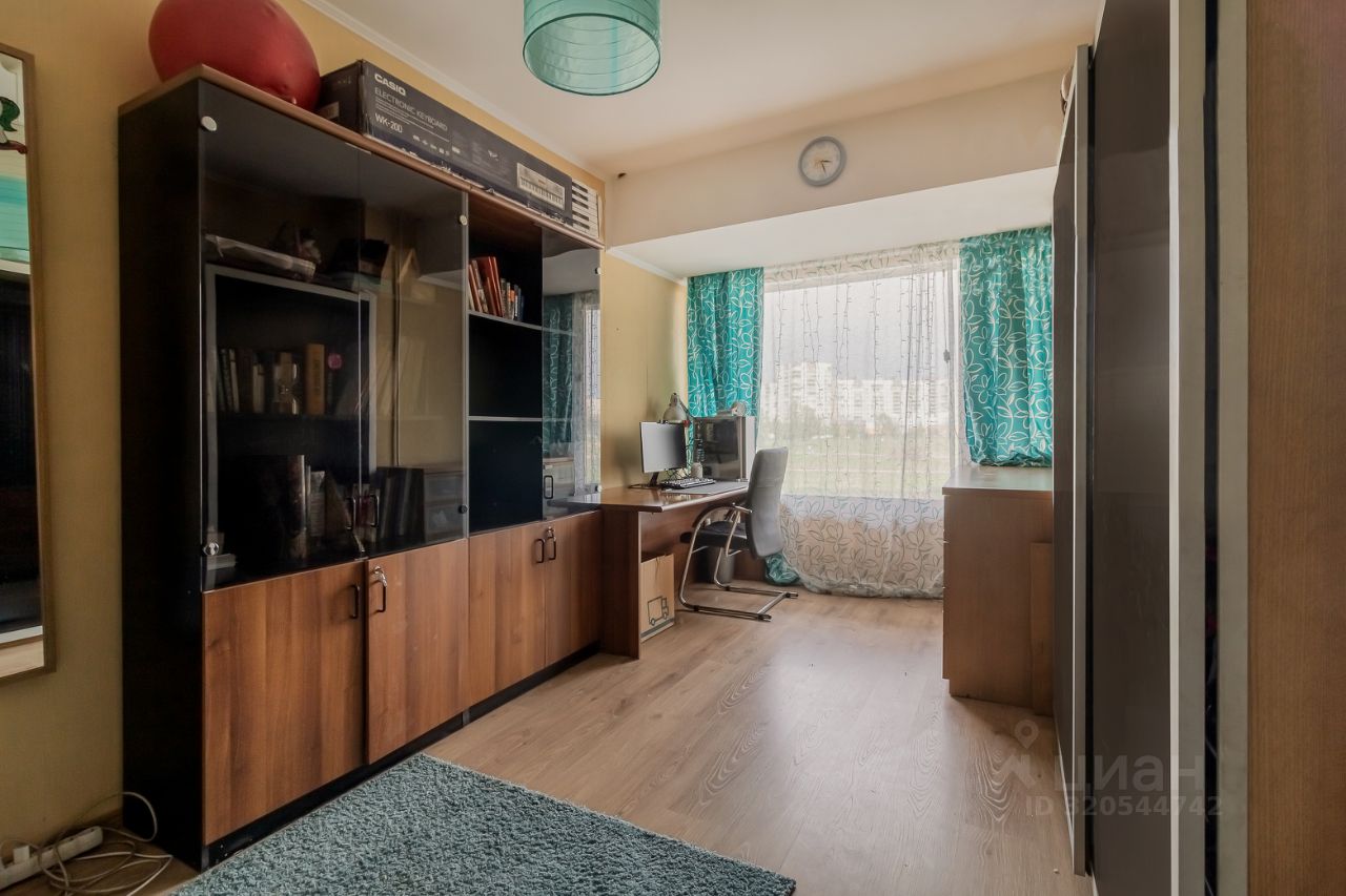 Продажа 2-комн квартиры на вторичном рынке Загребский бульвар, 19К1