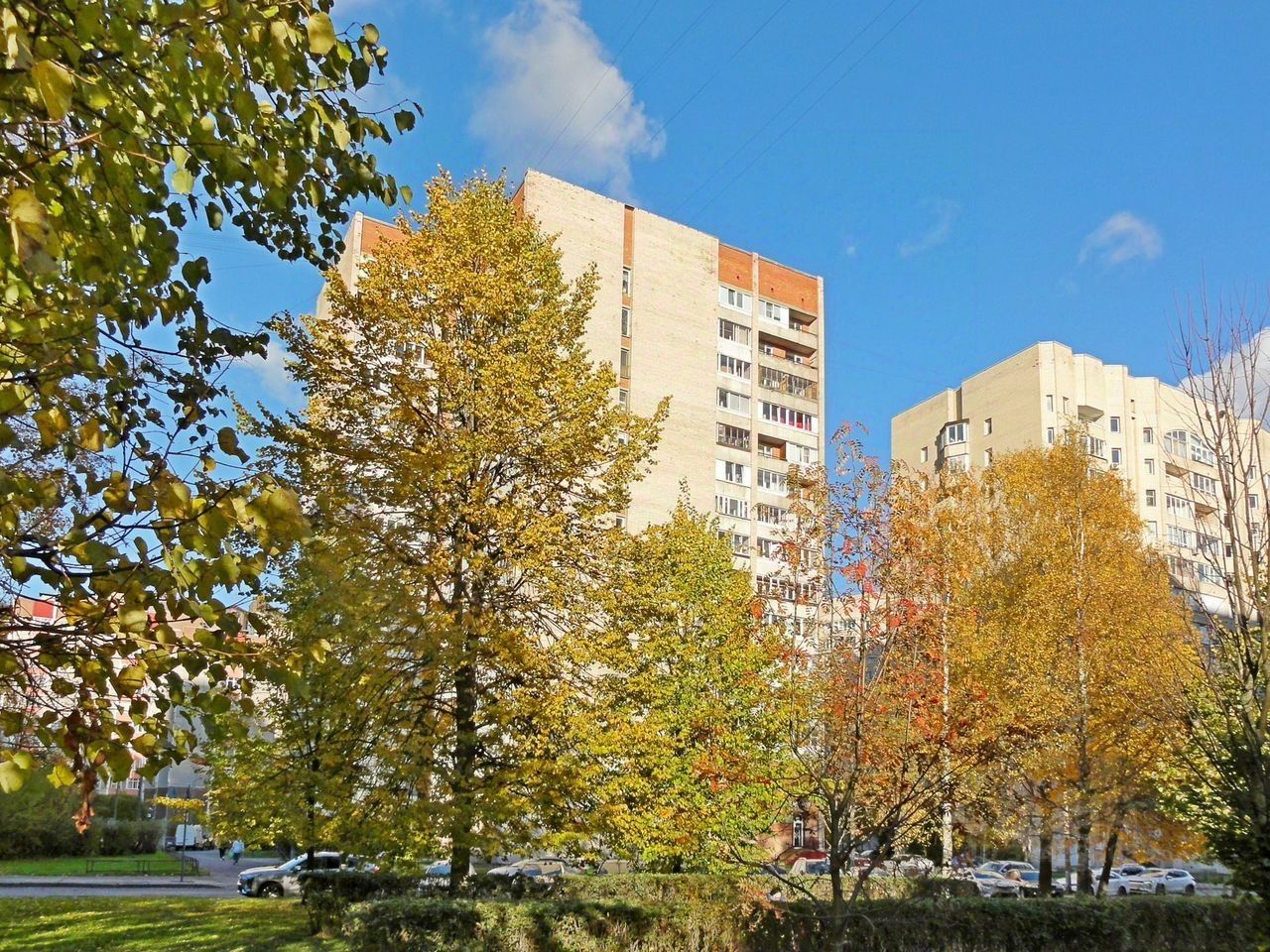 Продажа 4-комн квартиры на вторичном рынке аллея Поликарпова, 1