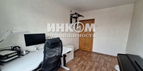 2-комн квартира ул Молостовых,  д. 8,  к. 4