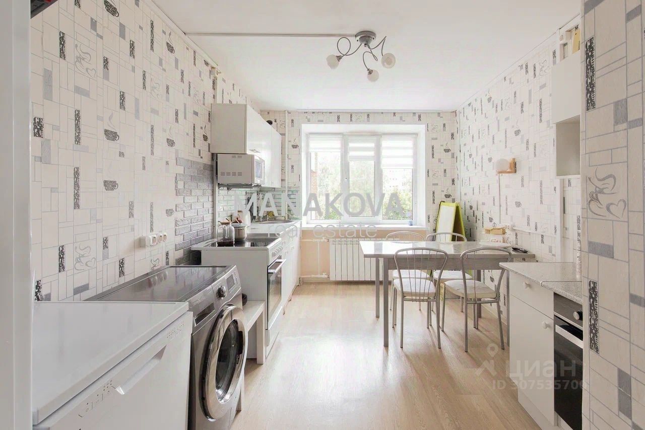 Продажа 5-комн квартиры на вторичном рынке проспект Испытателей, 16