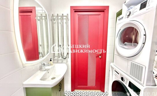 Продажа 2-комн квартиры на вторичном рынке улица Михайлова,  д. 30А к3