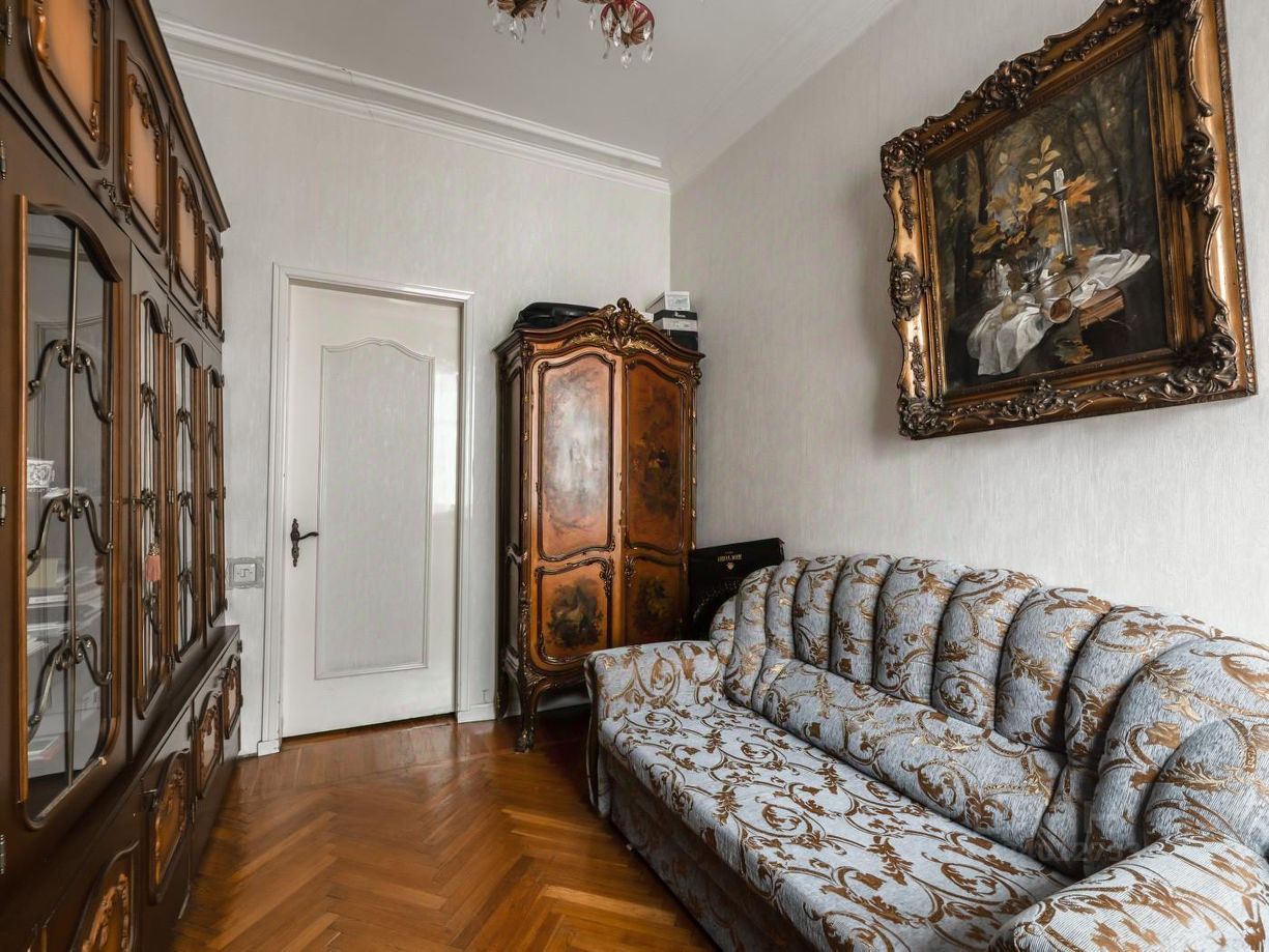 Продажа 3-комн квартиры на вторичном рынке Благовещенский переулок, 5