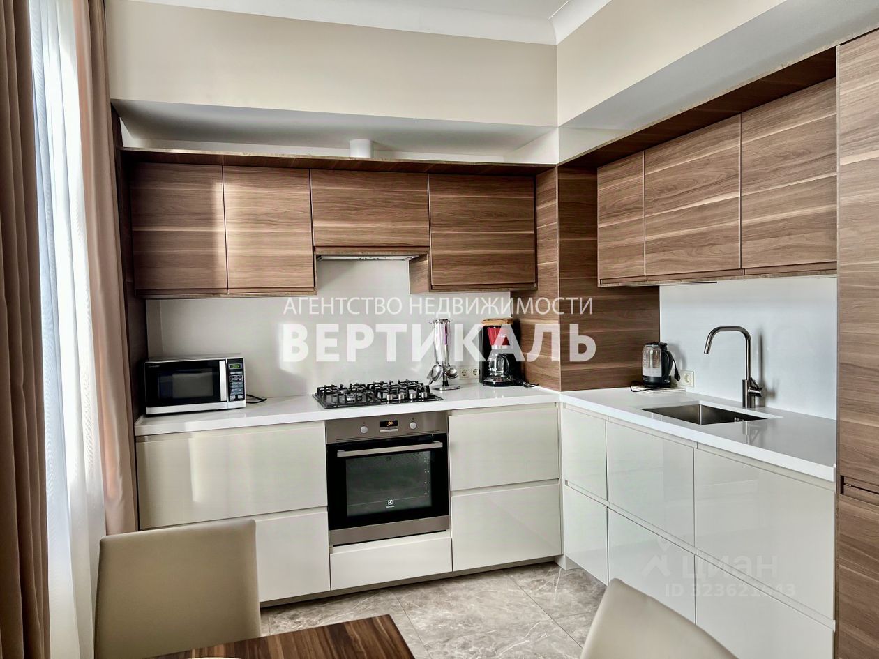 Аренда 3-комн квартиры на вторичном рынке Комсомольский проспект, 45