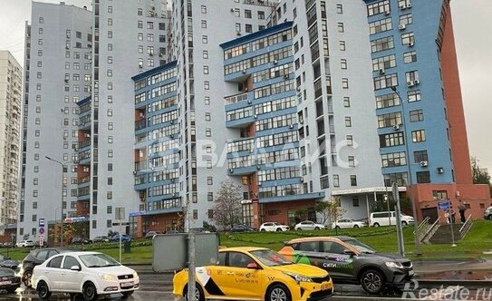 Продажа 4-комн квартиры на вторичном рынке улица Хачатуряна,  д. 12 к1