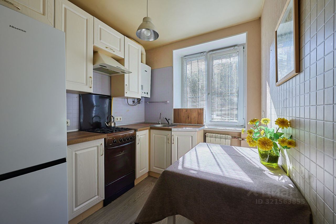 Продажа 1-комн квартиры на вторичном рынке набережная Черной речки, 26