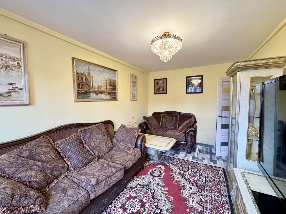 Продажа 3-комн квартиры на вторичном рынке улица Седова, 98