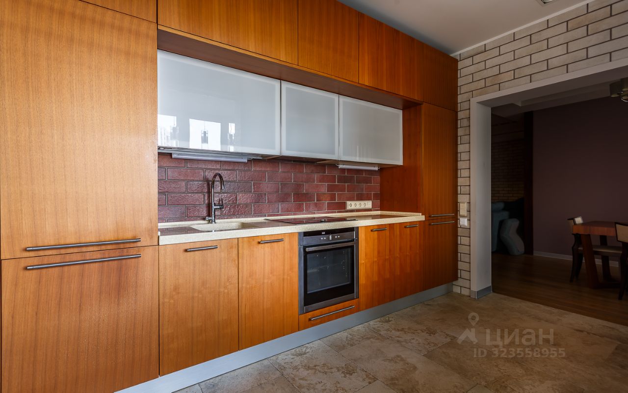 Продажа 4-комн квартиры на вторичном рынке проспект Маршала Жукова, 78к5