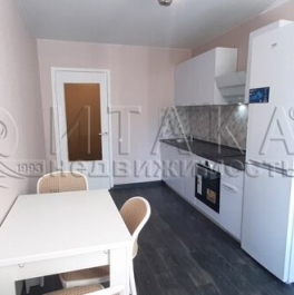 Продажа 2-комн квартиры на вторичном рынке б-р Головнина,  д. 3,  к. 1
