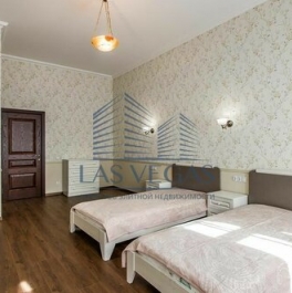 Аренда 4-комн квартиры на вторичном рынке Греческий пр-кт,  д. 12