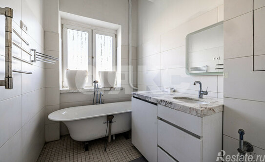 Продажа 2-комн квартиры на вторичном рынке Кутузовский пр-кт,  д. 17