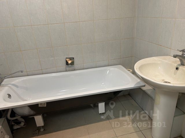 Продажа 3-комн квартиры на вторичном рынке Камская улица, 4