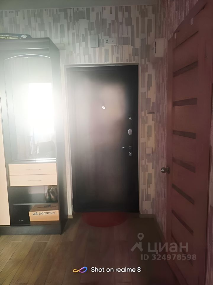 Продажа 1-комн квартиры на вторичном рынке Свердловский пгт, улица Молодежная, 2