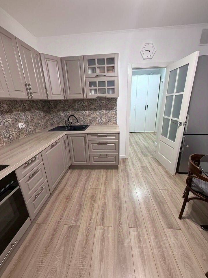 Продажа 3-комн квартиры на вторичном рынке пос. Парголово, Приозерское шоссе, 18к4