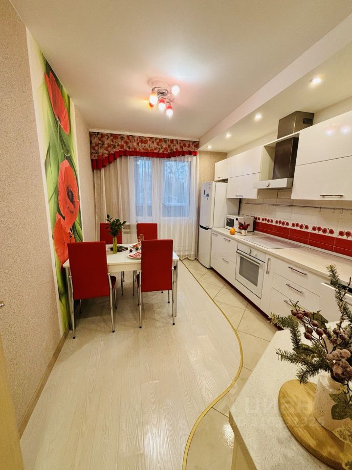 Аренда 2-комн квартиры на вторичном рынке Кучино мкр, Балашиха, улица Брагина,  д. 3