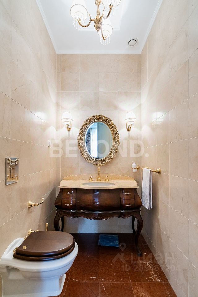 Продажа 6-комн квартиры на вторичном рынке Морской проспект, 24