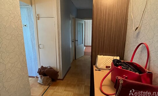 Продажа 3-комн квартиры на вторичном рынке Подпорожье, пр-кт Ленина,  д. 1,  к. А