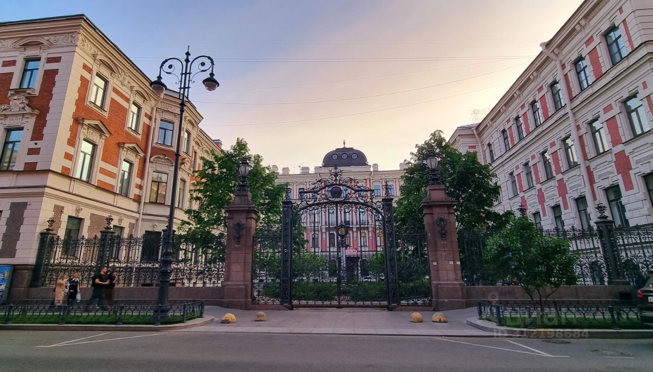 Продажа 6-комн квартиры на вторичном рынке Моховая улица, 27-29