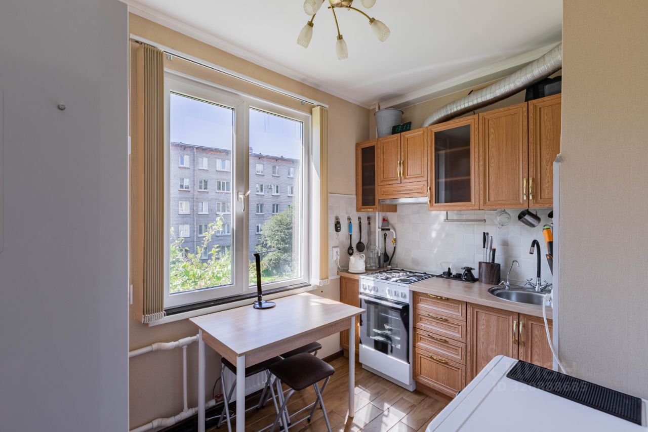 Продажа 2-комн квартиры на вторичном рынке Бухарестская улица, 21