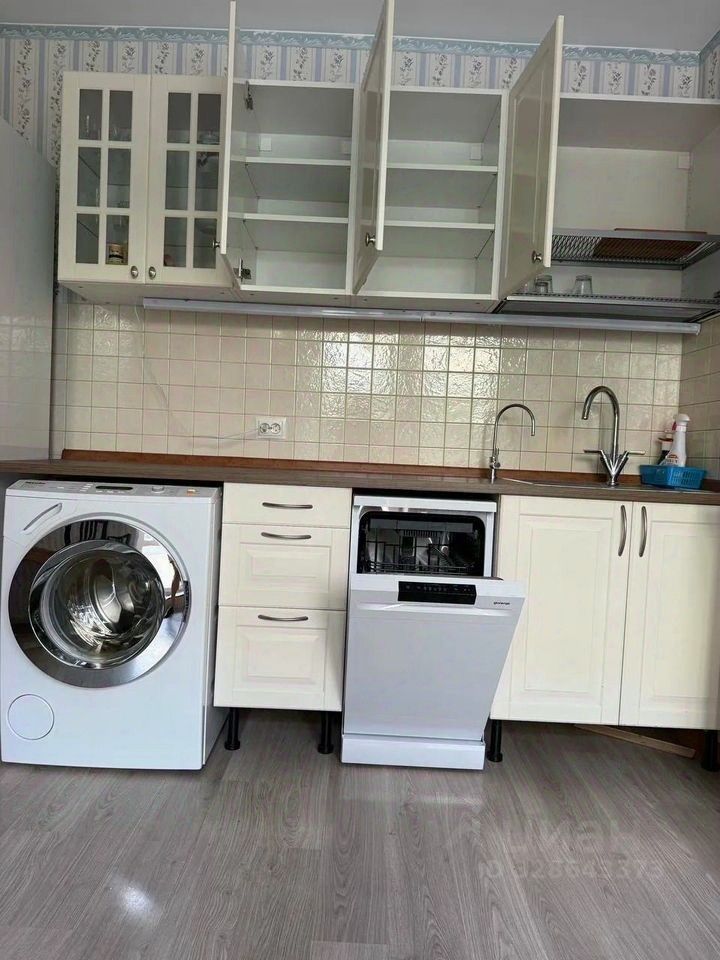 Продажа 2-комн квартиры на вторичном рынке Петергофское шоссе, 17к1