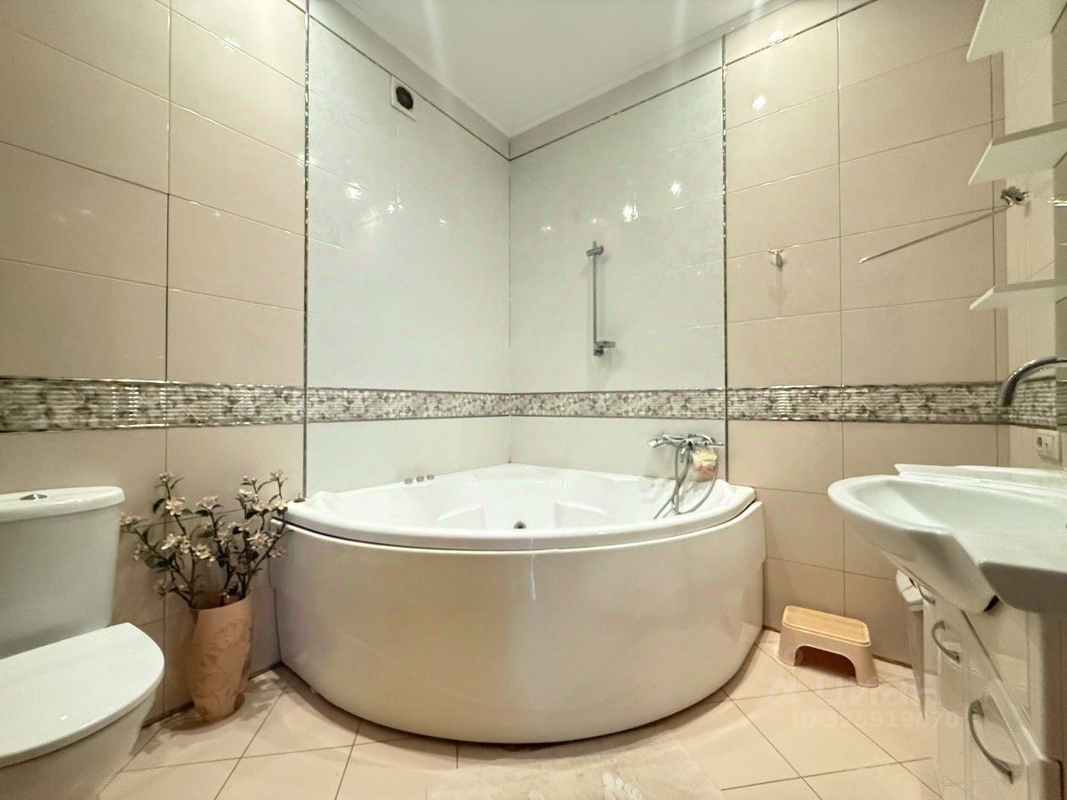 Продажа 2-комн квартиры на вторичном рынке Звенигород г, Комарова ул,  д. 17