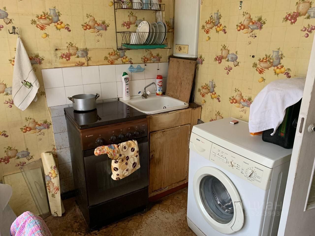 Продажа 3-комн квартиры на вторичном рынке пос. Оредеж, улица Карла Маркса, 10А