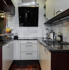 Продажа 4-комн квартиры на вторичном рынке Славы пр-кт,  д. 52,  к. 1