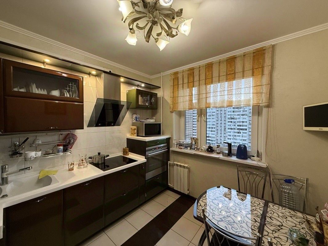 Продажа 3-комн квартиры на вторичном рынке улица Генерала Кузнецова, 17