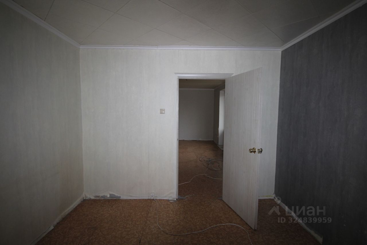 Продажа 3-комн квартиры на вторичном рынке Госпитальный переулок, 8