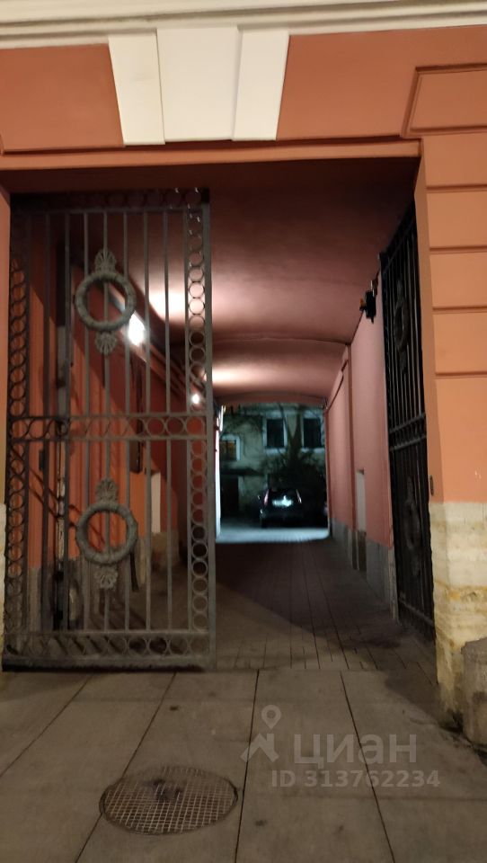 Продажа 2-комн квартиры на вторичном рынке Моховая улица, 30