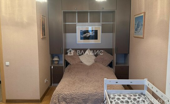 Продажа 1-комн квартиры на вторичном рынке Большая Набережная улица,  д. 1