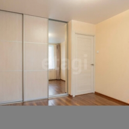 Продажа 8-комн квартиры на вторичном рынке ул Старорусская,  д. 5/3