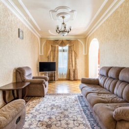 Продажа 4-комн квартиры на вторичном рынке Бассейная ул,  д. 27