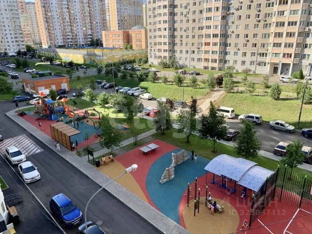 Продажа 3-комн квартиры на вторичном рынке улица Авиаконструктора Петлякова, 13