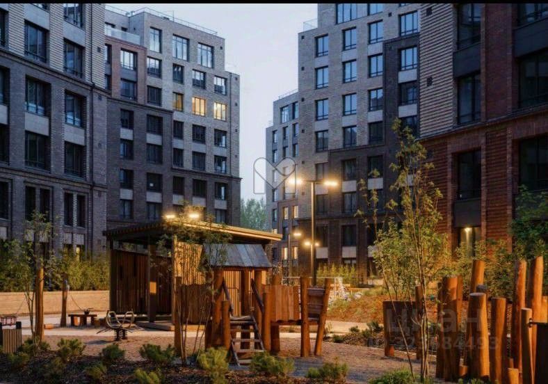 Продажа 3-комн квартиры на вторичном рынке Малоохтинский проспект, 68