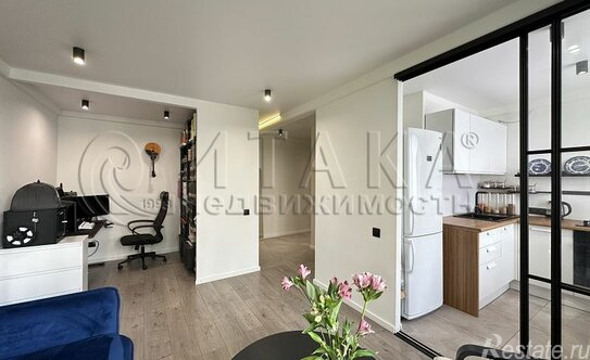 Продажа 1-комн квартиры на вторичном рынке Будапештская улица,  д. 15 к3