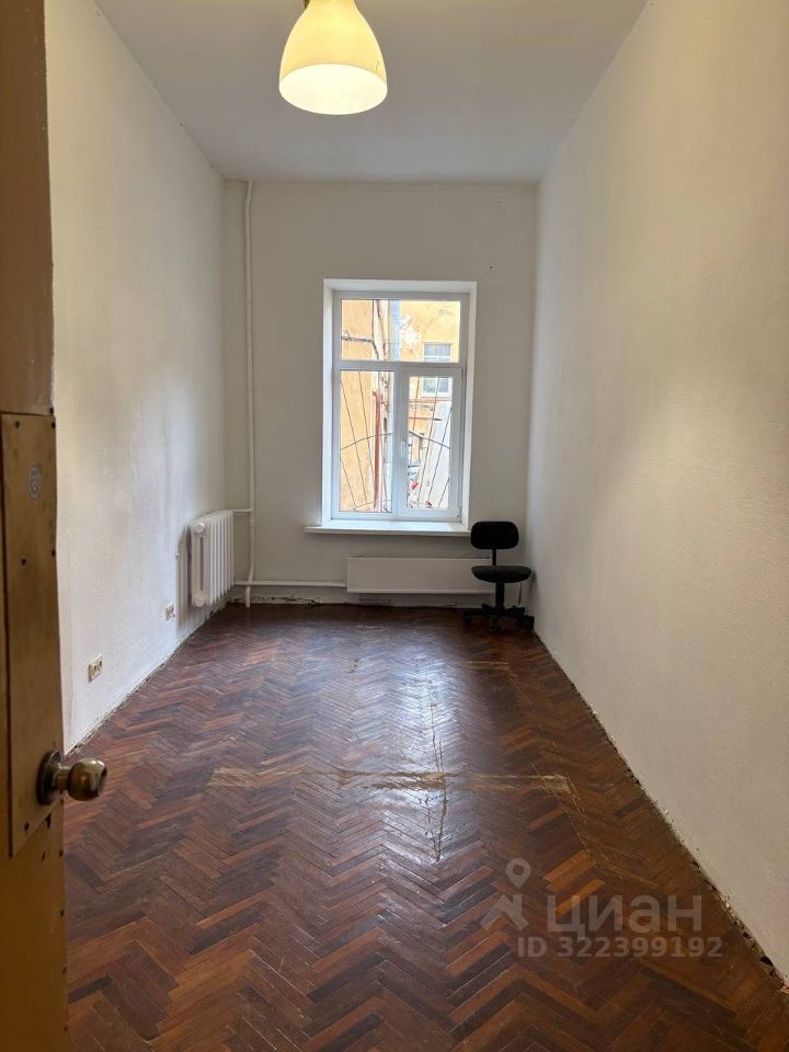 Продажа 3-комн квартиры на вторичном рынке 7-я Васильевского острова линия, 60