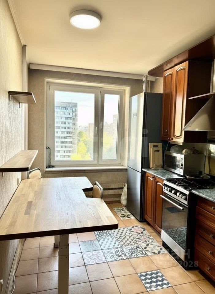 Продажа 2-комн квартиры на вторичном рынке улица Космонавтов, 8К2