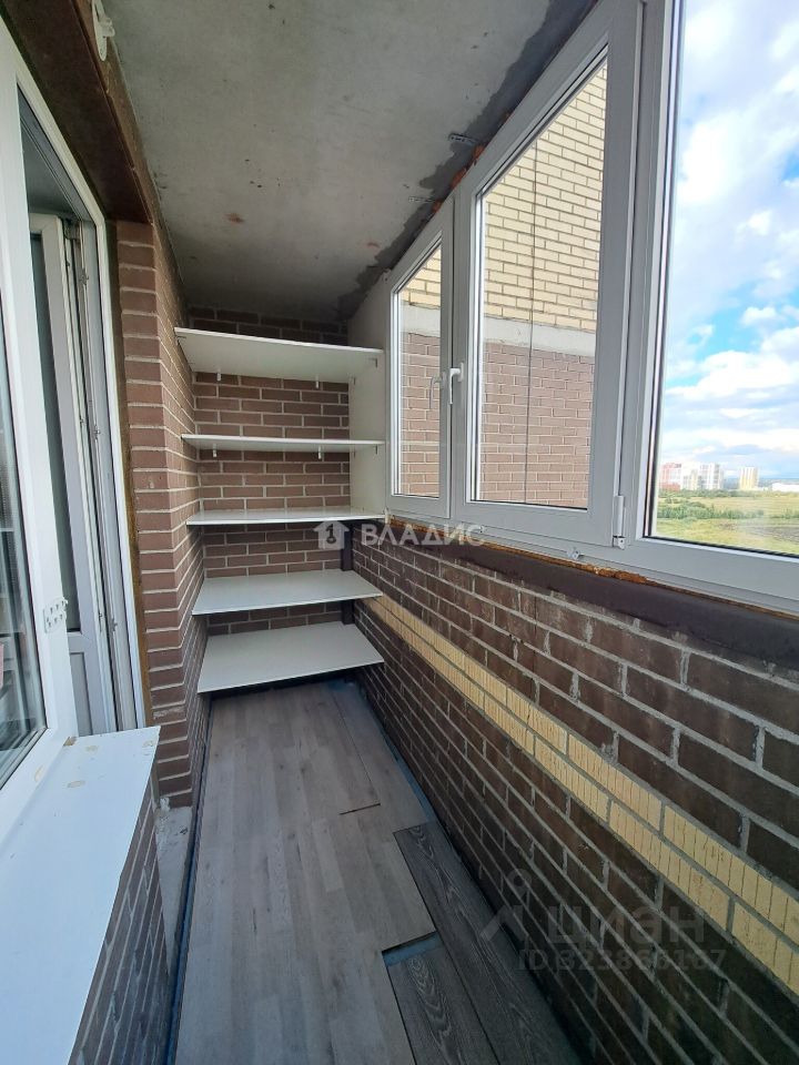 Продажа 2-комн квартиры на вторичном рынке пос. Бугры, улица Школьная, 11к2