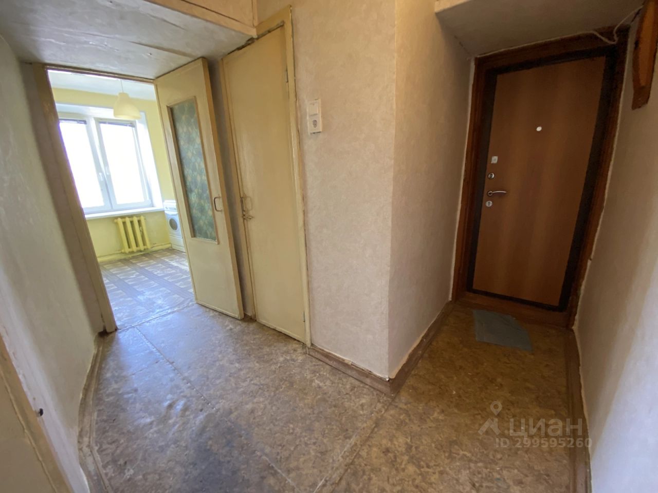 Продажа 2-комн квартиры на вторичном рынке пос. Войсковицы, площадь Манина, 2