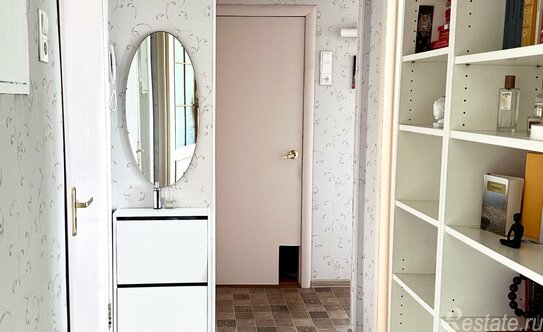 Продажа 2-комн квартиры на вторичном рынке Алтайская улица,  д. 14