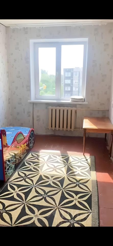 Продажа 2-комн квартиры на вторичном рынке Рощино пгт, улица Тракторная, 13