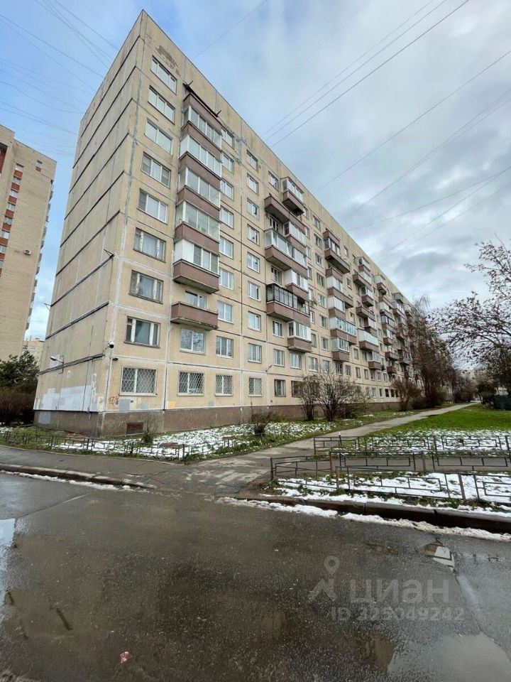 Продажа 3-комн квартиры на вторичном рынке Шлиссельбургский проспект, 17К2